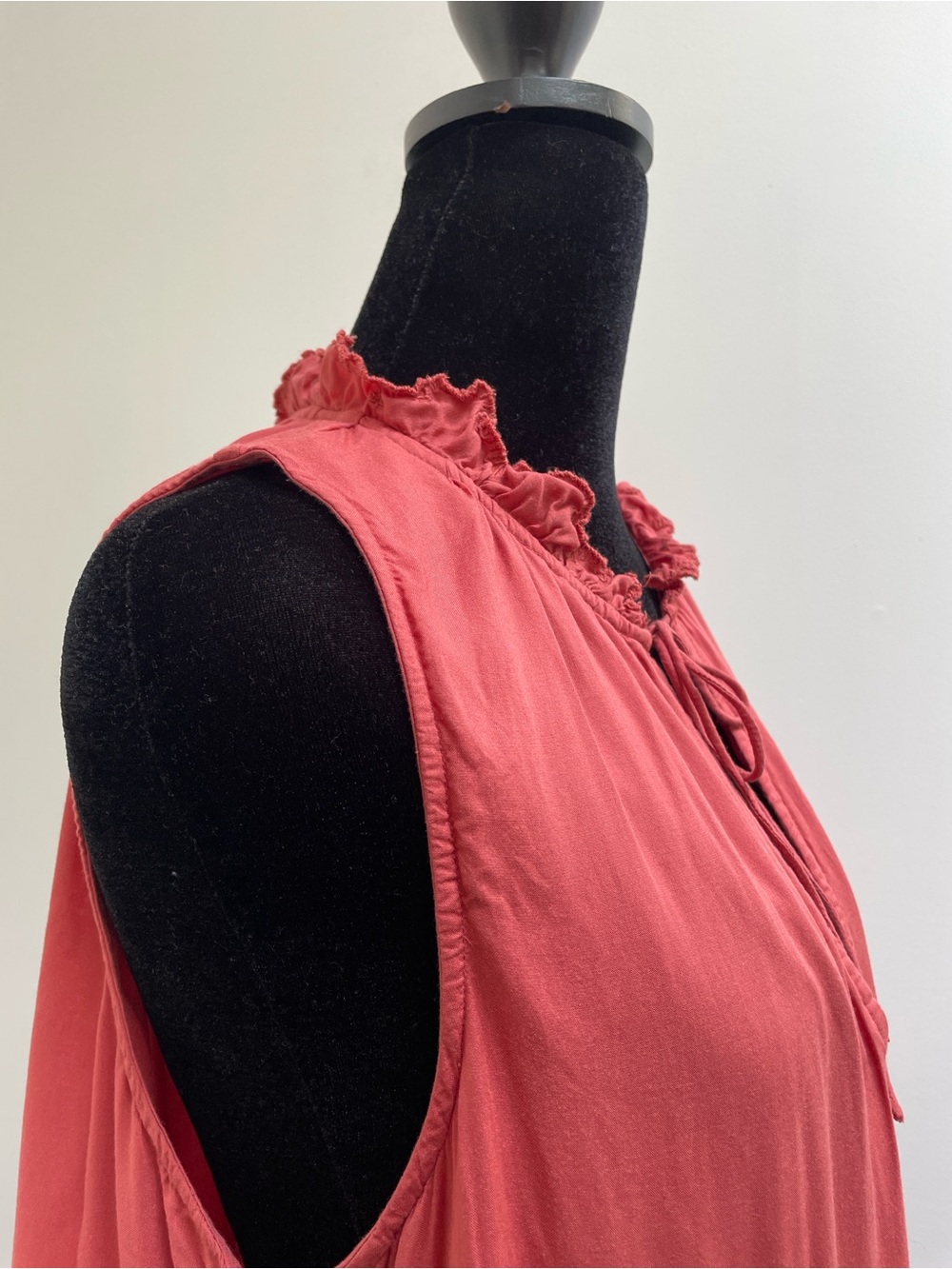Wilfred by Aritzia 100% Modal Tiered Sleeveless Dress Deep Coral Pink Size Small - Picture 3 of 9